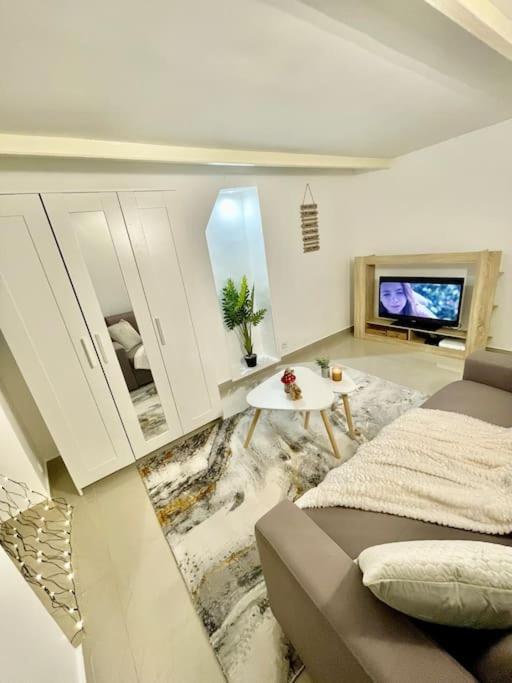 Studio Proche De Paris, Versailles Et La Defense Chaville Luaran gambar